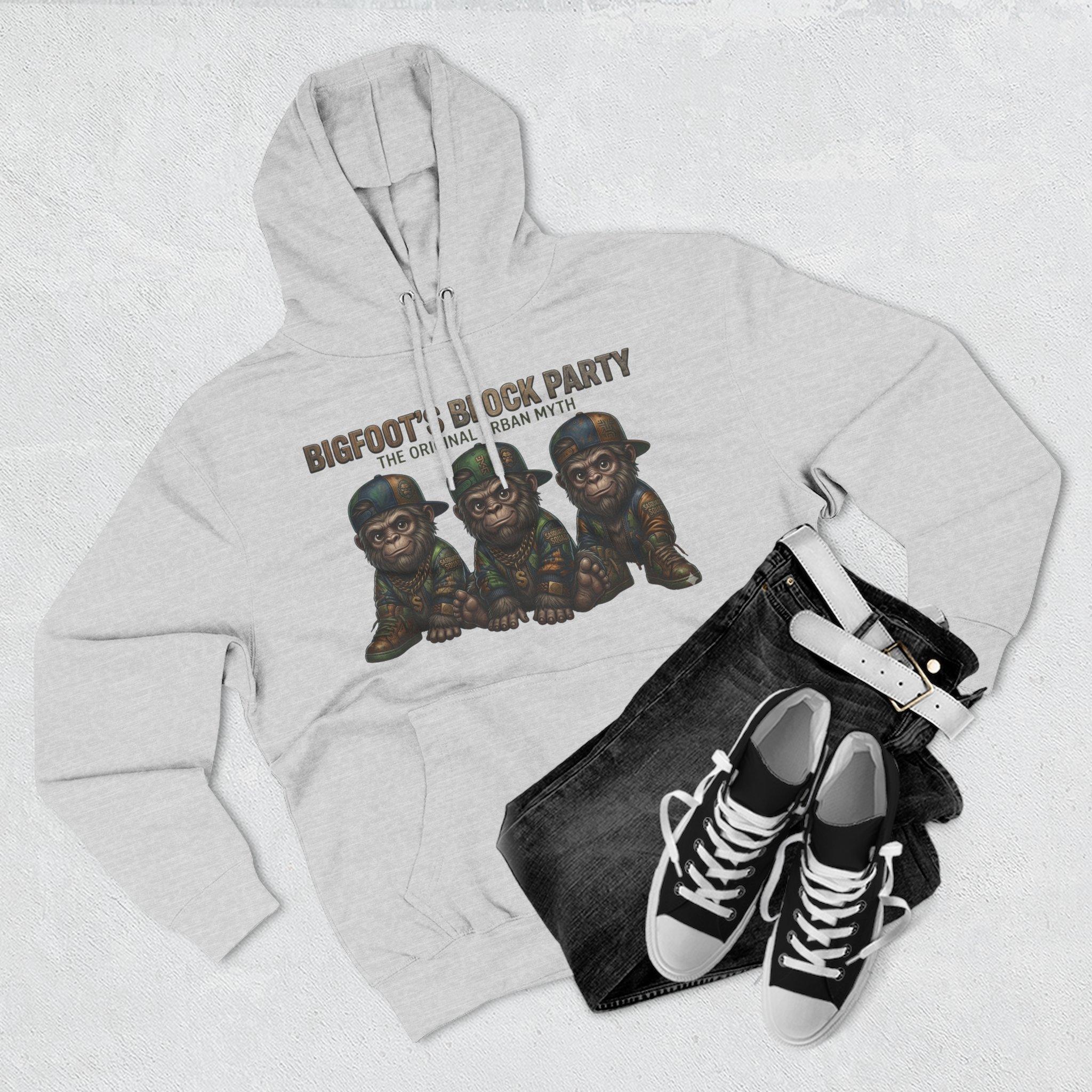 Bigfoot's Block Party Hoodie — Three Baby Sasquatch Crew Fleece Pullover 3 Bigfoot's Block Party Hoodie — Three Baby Sasquatch Crew Fleece Pullover - Imagen 3