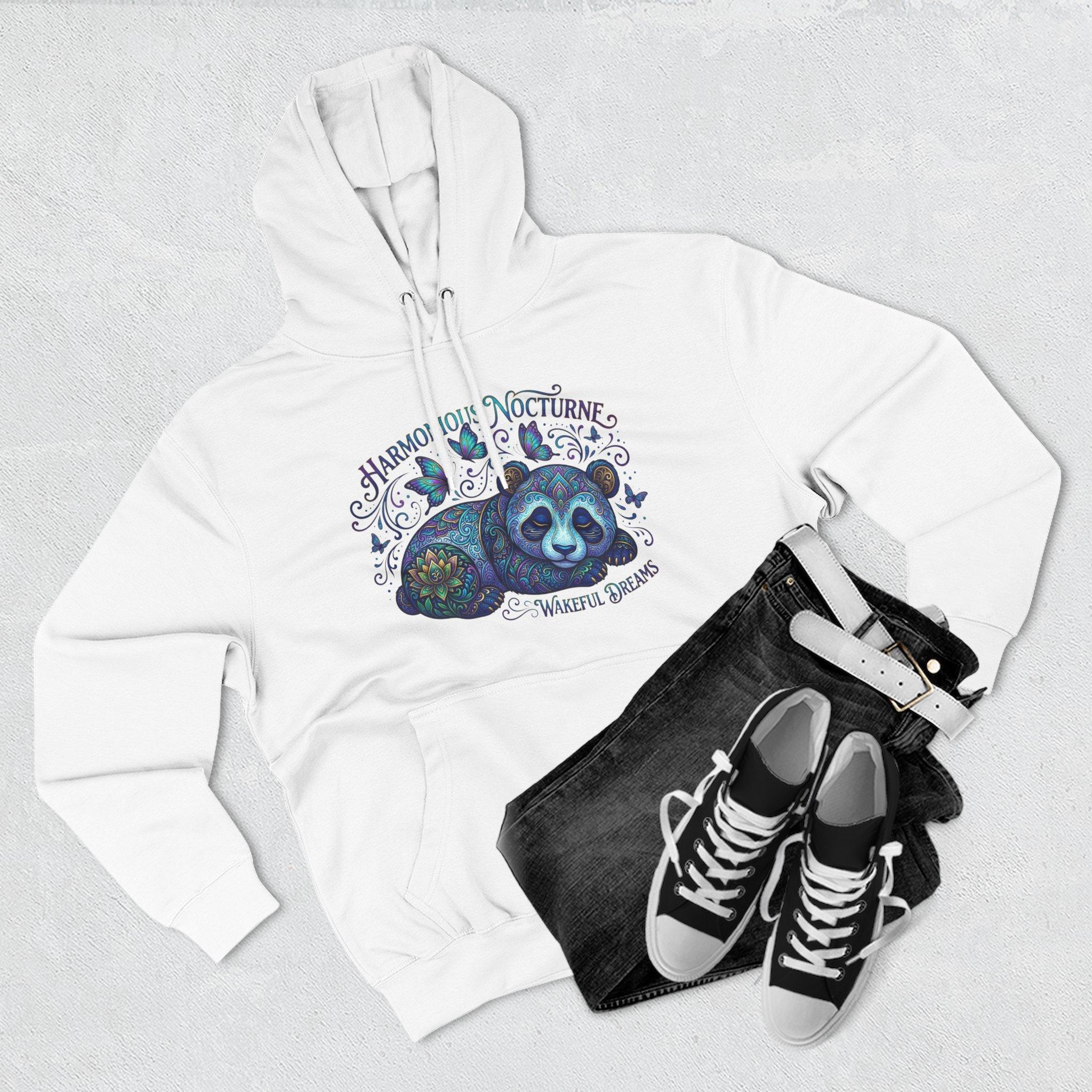 Sudadera con capucha Nocturne Harmony Panda — Sudadera de forro polar con estampado de fauna nocturna y un toque de fantasía. 1 Sudadera con capucha Nocturne Harmony Panda — Sudadera de forro polar con estampado de fauna nocturna y un toque de fantasía.